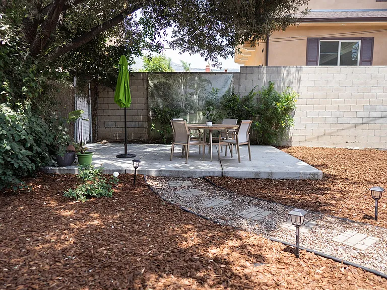 1058 Allen Ave — Photo 42