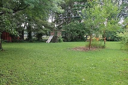 3rd image of 1303 Anthony Ln