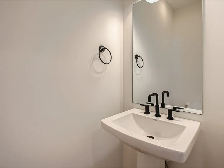 428B W Bend St — Photo 13