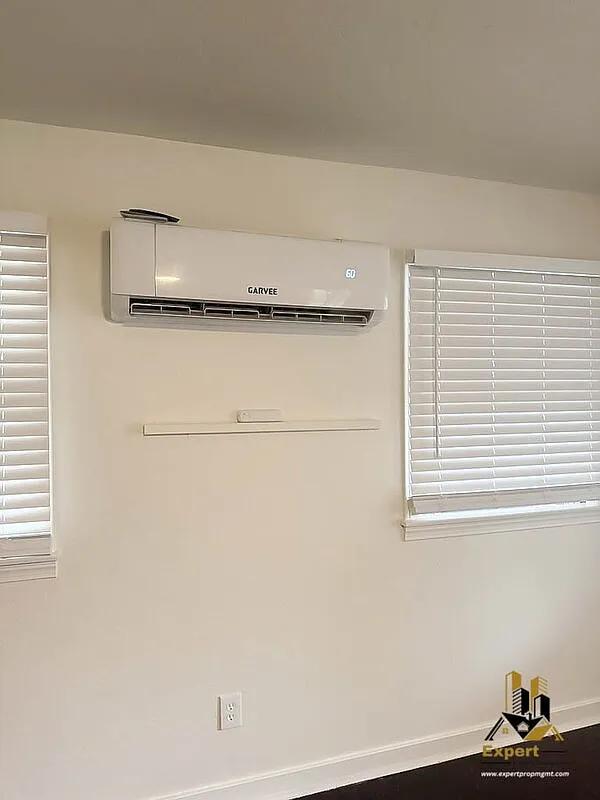 2 bed, 1.0 bath, $1,895 — Photo 3