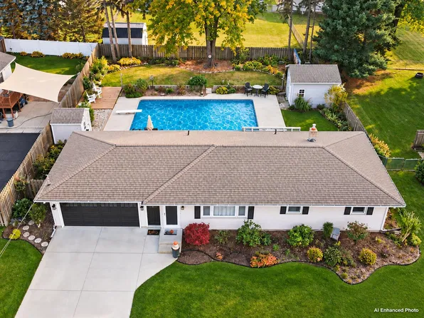 1616 Pinta Dr, Holland, MI 49424