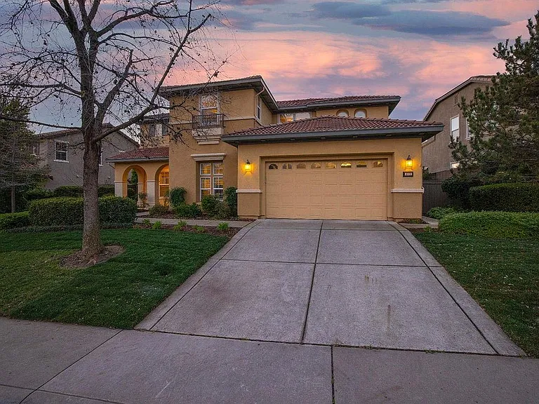 4930 Village Green Dr — Photo 5