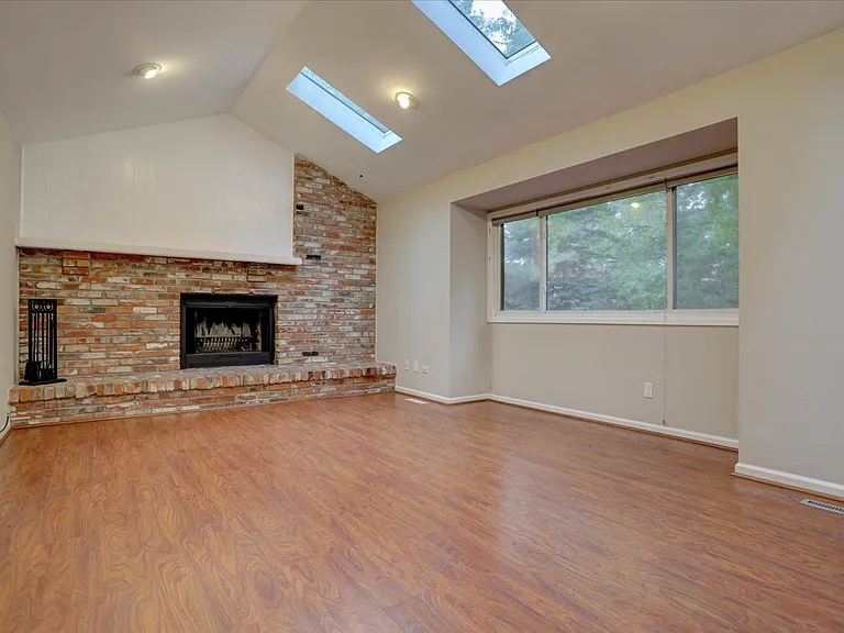 10701 Hobbit Ln — Photo 19