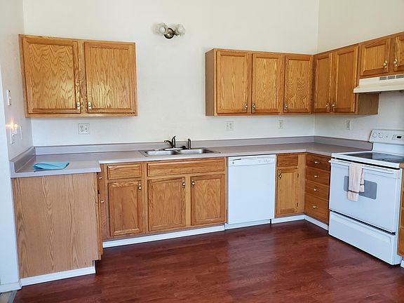 5th image of 2455 Aspen Ave