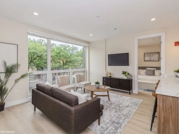 3043 W Irving Park Rd, Chicago, IL