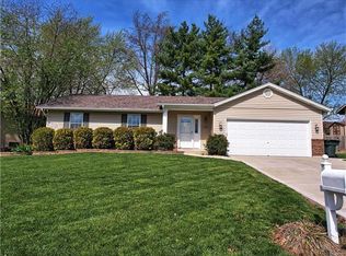 19 Universal Dr, Saint Peters, MO 63376