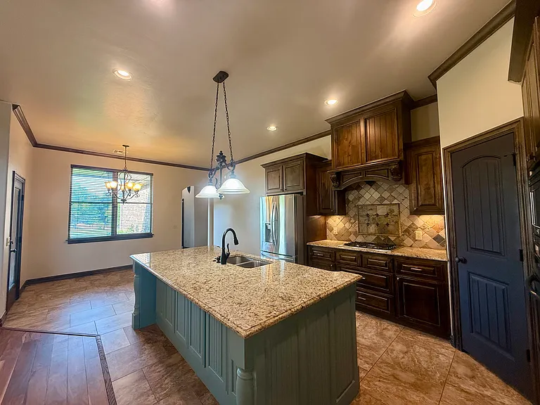 2114 Savona Ln — Photo 15