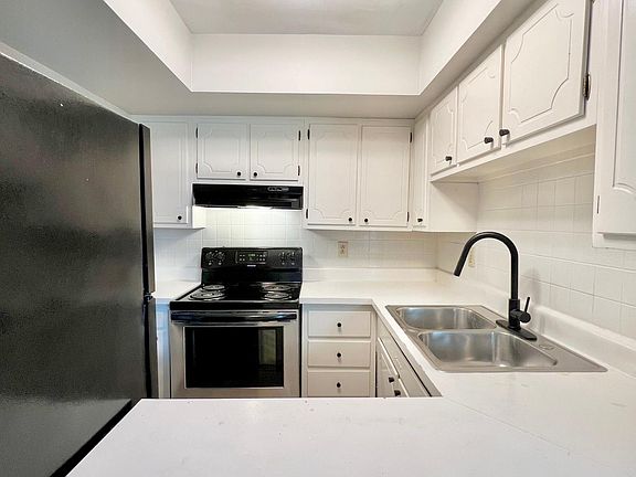 5th image of 184 Old Park Ave APT 14