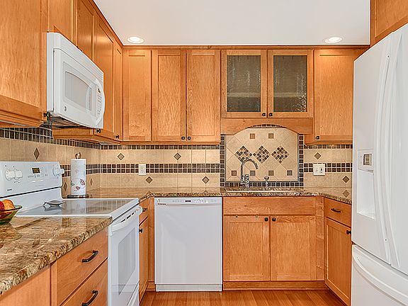 3rd image of 18720 18th Ave NE