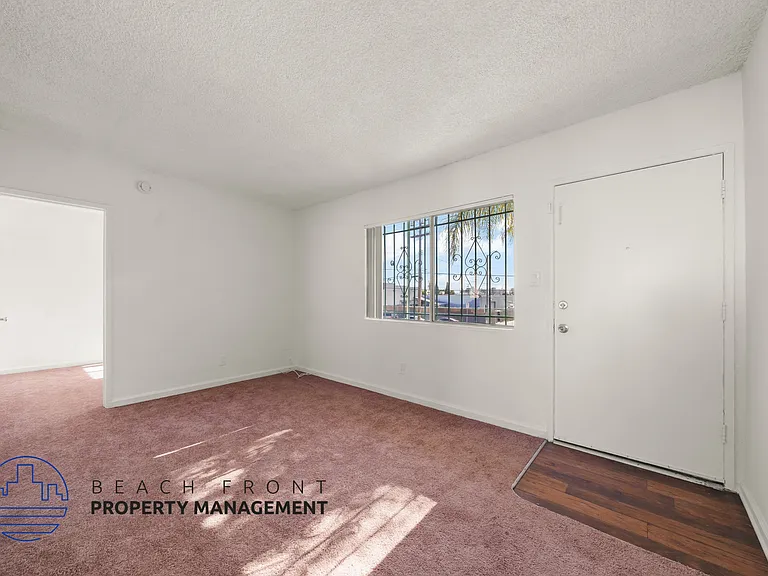 211 W G St — Photo 10