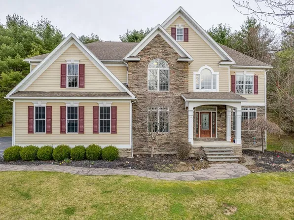 3056 S Oakwood Dr, Painted Post, NY 14870