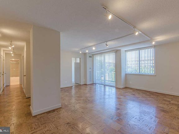 5th image of 501 Slaters Ln APT 322