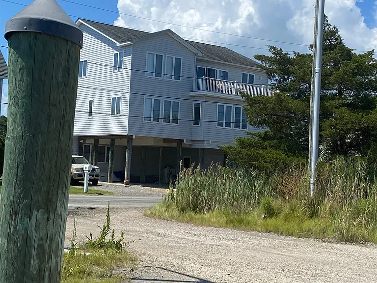 2048 Harbor Dr #1 — Photo 9
