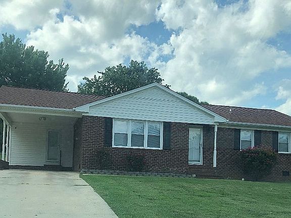 3rd image of 1636 Regency Dr