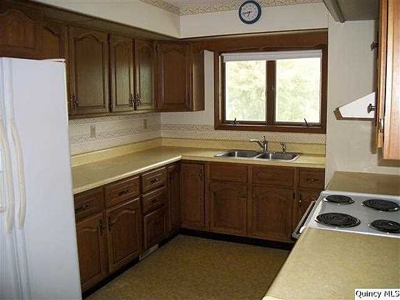 Home for Sale in Ursa, IL $94,500