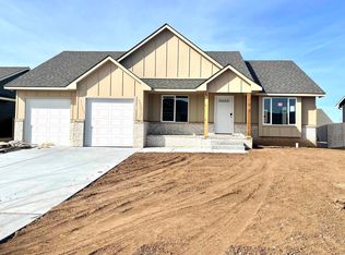 3033 Merlins Glen St, Mulvane, KS 67110