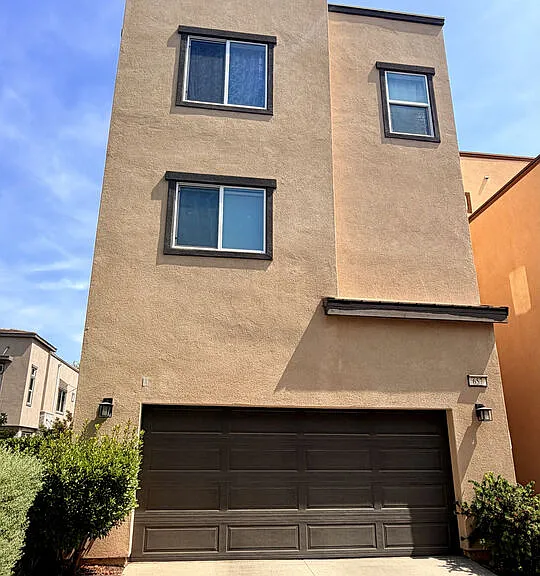 657 Daniel Freeman Cir — Photo 2