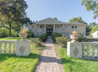 3 Yorkshire Dr, Suffern, NY 10901