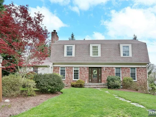 57 Braemar Dr, Park Ridge, NJ 07656