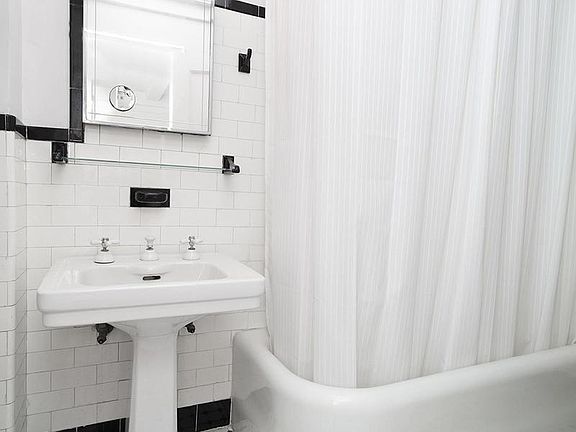 5th image of 205 E 78th St APT 4A
