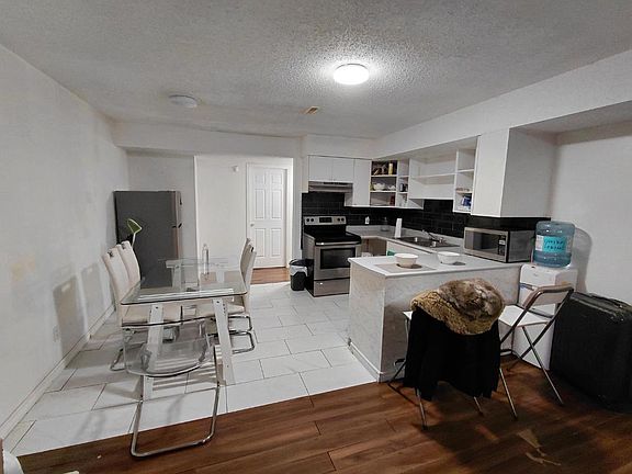 2nd image of 232 B Hart St #B