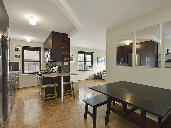 3rd image of 385 Grand St APT L1503