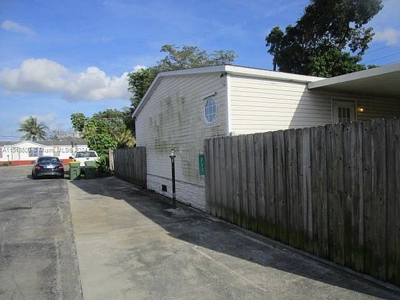 3rd image of 220 NE 12th Ave Lot 211