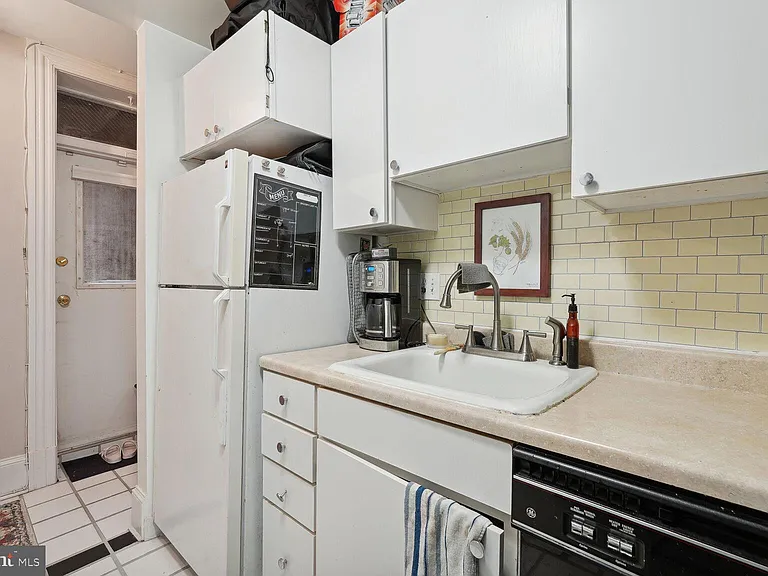 1736 18th St NW #T2 — Photo 9