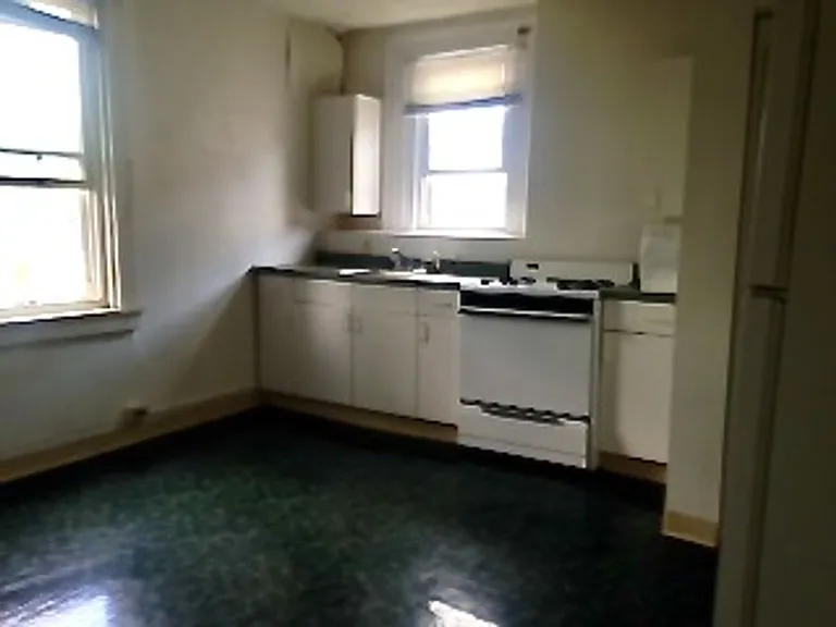 607 E Carson St — Photo 6