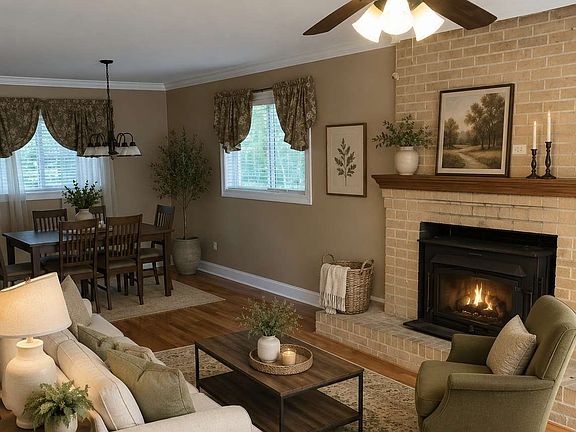 2nd image of 160 Cown Dr