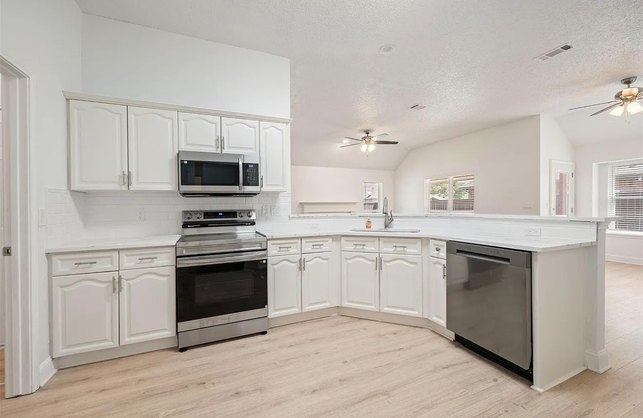 3 bed, 1861 sqft, $2,500 — Photo 4