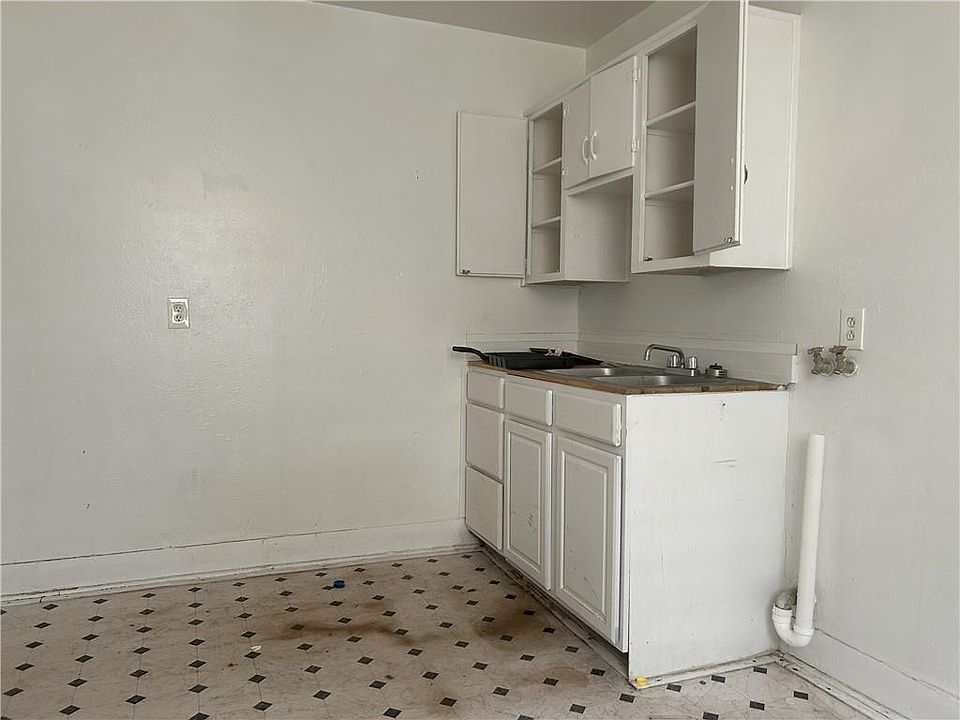 2nd image of 3505-07-07 Dryades St