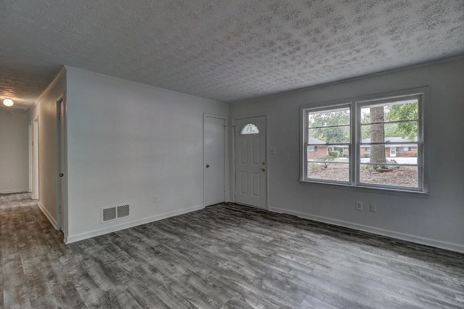 992 Locust Dr NE - Greenflower 2020A — Photo 3