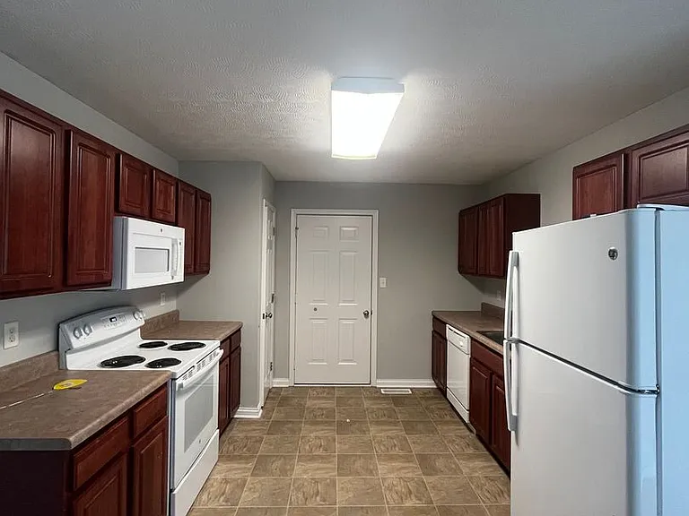 332 Sandy Ct — Photo 3