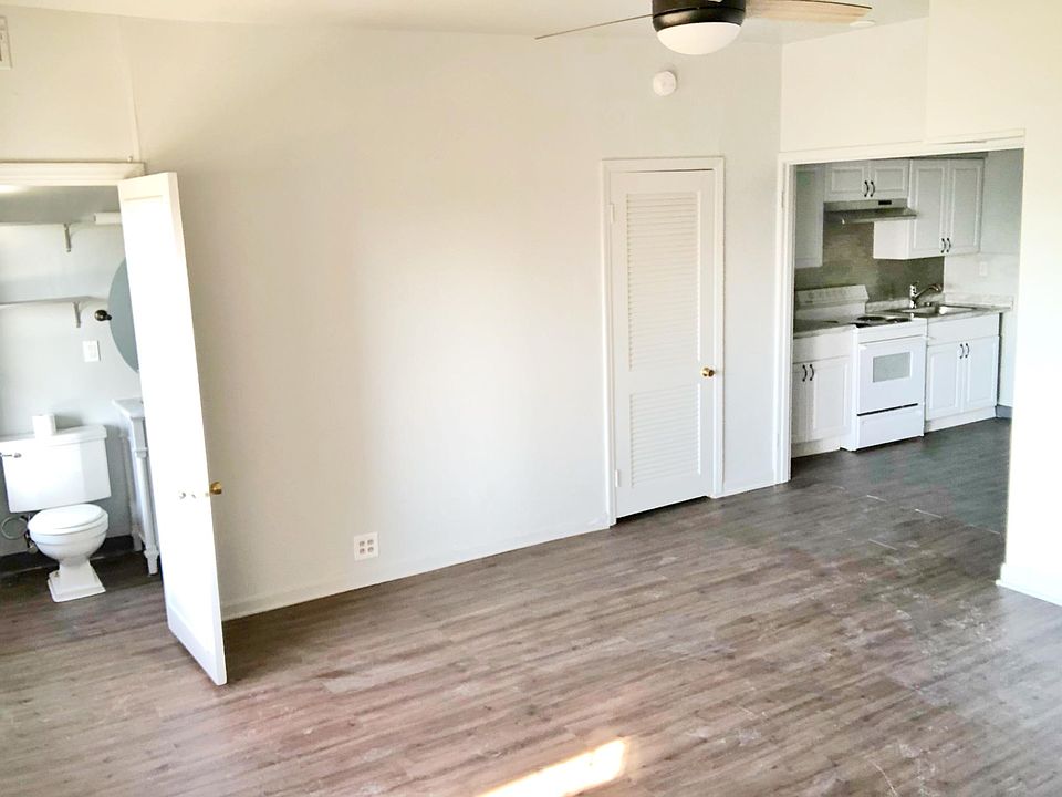 LIVING & KITCHEN VIEW