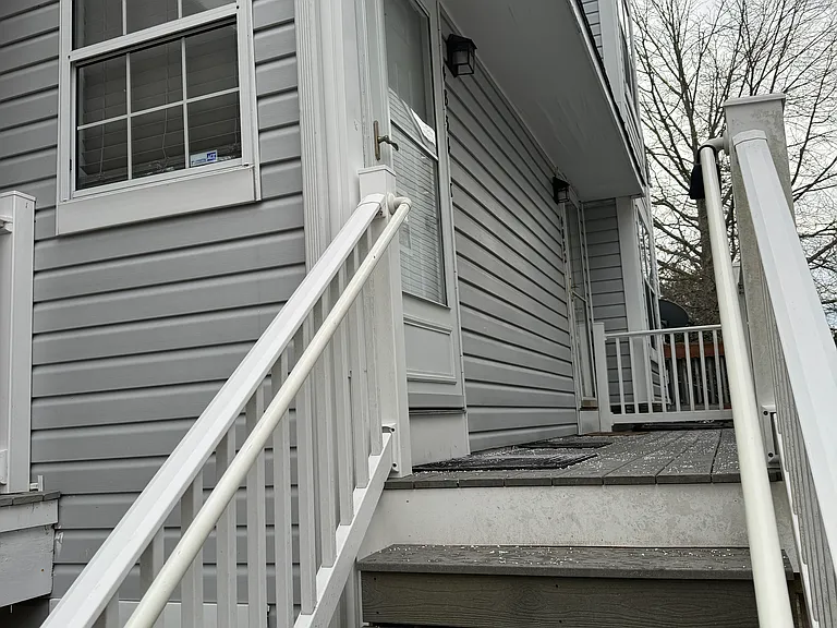 4834 Hawthorne Ln — Photo 1