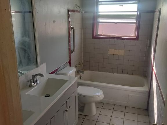 4th image of 2518 S 121st Ave E