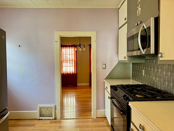 5th image of 2918 Pershing Blvd