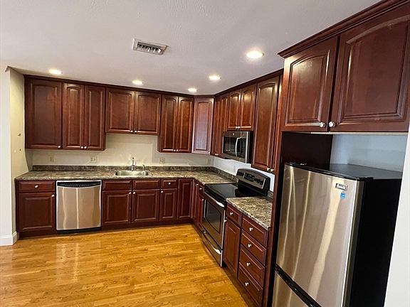 5th image of 7 Crescent Way Unit 319