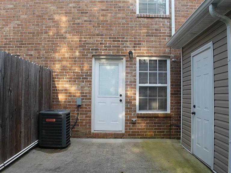 2284 McCormick Ln #E — Photo 11