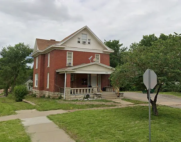 235 SW Tyler St #3