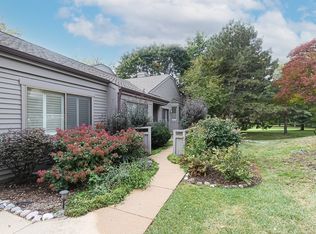 566 Shoreline Rd, Lake Barrington, IL 60010