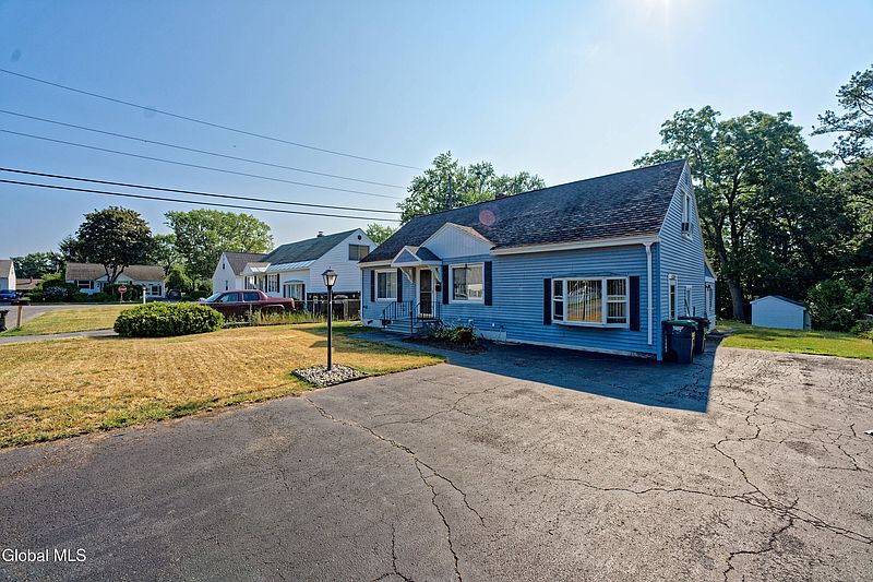 3rd image of 1821 Cassella Road