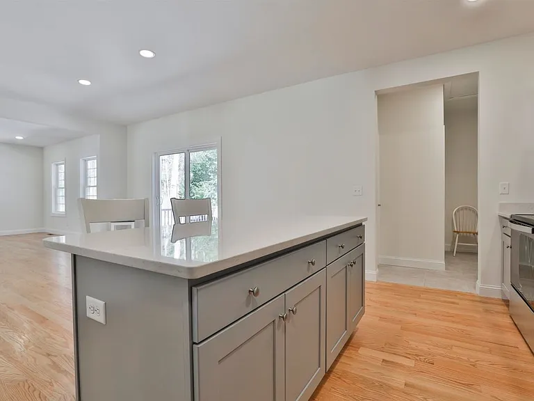 22 Reeds Ferry Way — Photo 17
