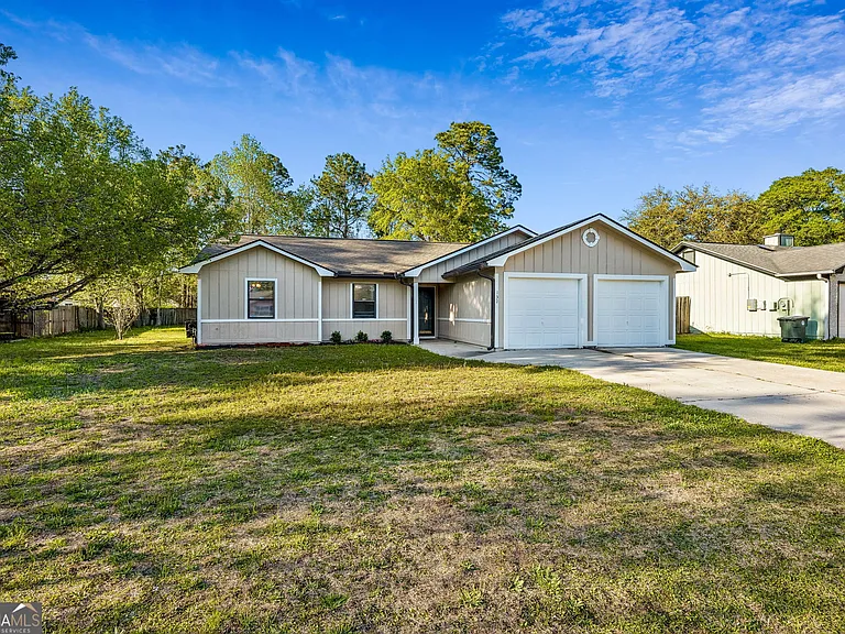 132 Woodvalley Dr — Photo 1