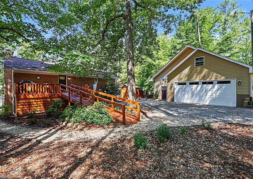 1st image of 260 Knollwood Dr
