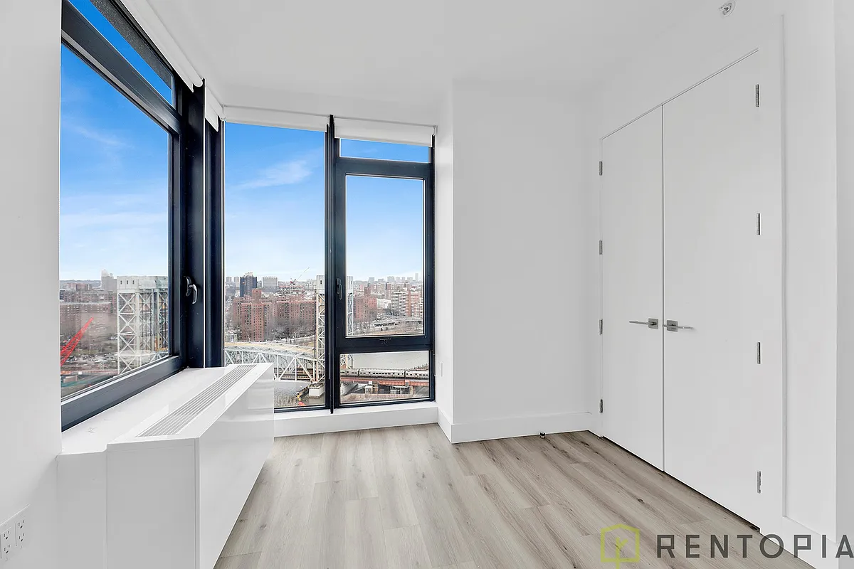 Building Photo - 224 E 135th St #415S