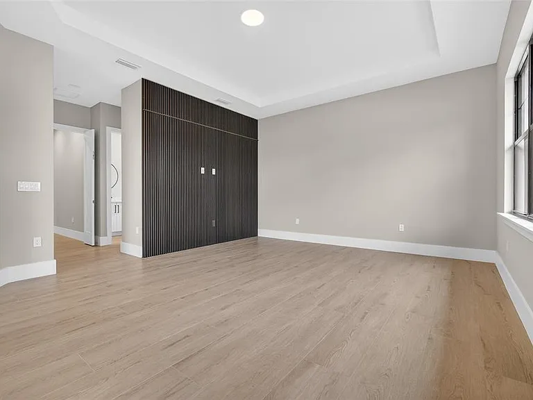 16130 Pendio Dr — Photo 28