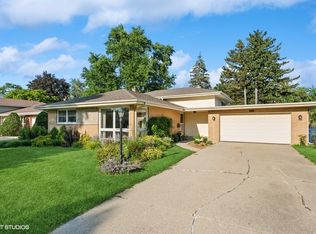 441 Pinehurst Dr, Des Plaines, IL 60016