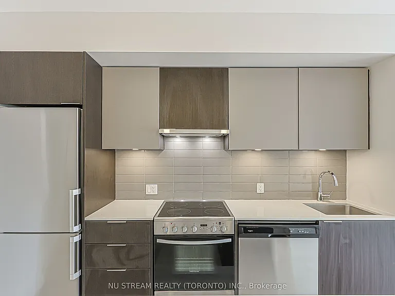203 College St #905 — Photo 7